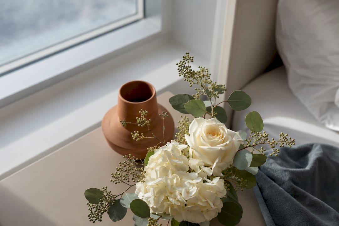 Low-pollen get well flower stems